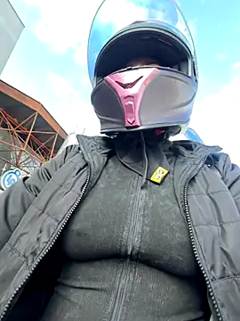 AlannaEvons online show from January 7, 1:13 pm