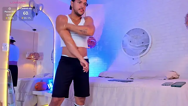 Snapshot of thiago_mercer chatting on October 24, 10:00 am thiago mercer online show from October 24, 10:00 am