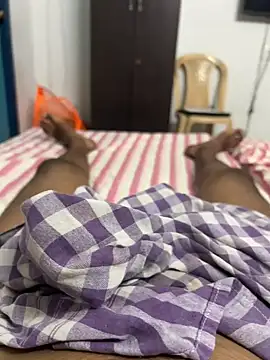 Snapshot of usermood2000 chatting on October 9, 7:17 am usermood2000 online show from October 9, 7:17 am