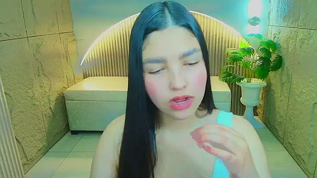 luna  r online show from October 15, 12:27 pm