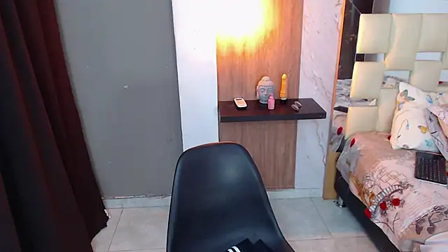 Snapshot of honeymoon_12 chatting on September 9, 6:13 am honeymoon 12 online show from September 9, 6:13 am