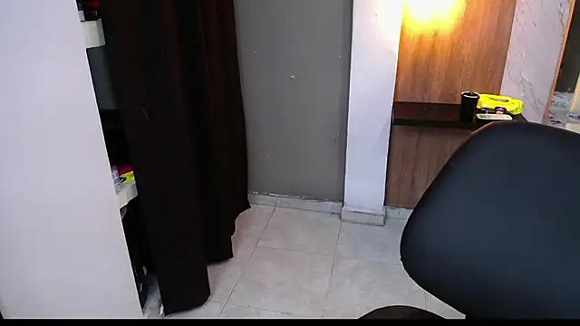 Snapshot of honeymoon_12 chatting on October 11, 4:55 am honeymoon 12 online show from October 11, 4:55 am