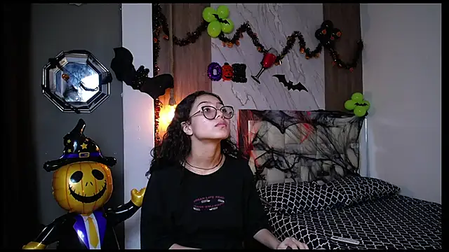 Snapshot of honeymoon_12 chatting on October 20, 4:24 am honeymoon 12 online show from October 20, 4:24 am