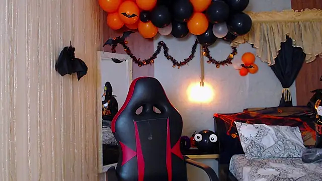 Snapshot of honeymoon_12 chatting on October 21, 2:56 am honeymoon 12 online show from October 21, 2:56 am