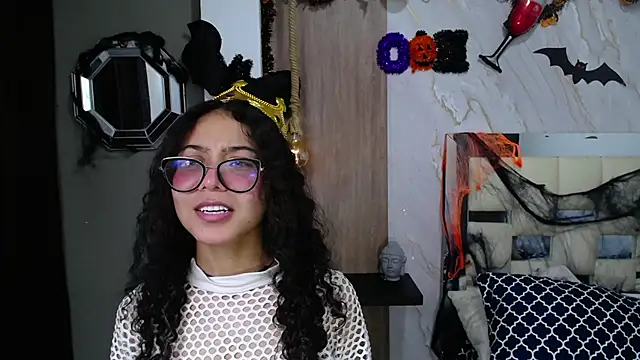 Snapshot of honeymoon_12 chatting on October 27, 6:06 am honeymoon 12 online show from October 27, 6:06 am