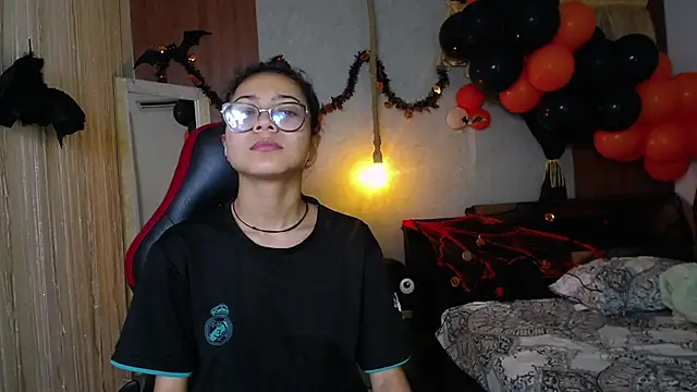 Snapshot of honeymoon_12 chatting on October 29, 3:42 am honeymoon 12 online show from October 29, 3:42 am