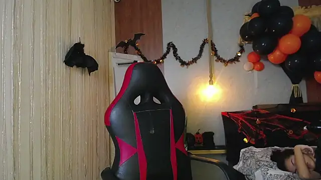 Snapshot of honeymoon_12 chatting on October 31, 2:56 am honeymoon 12 online show from October 31, 2:56 am