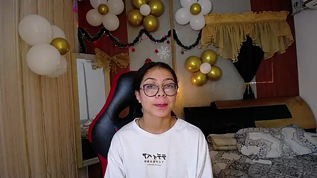 Snapshot of honeymoon_12 chatting on November 11, 3:45 pm honeymoon 12 online show from November 11, 3:45 pm