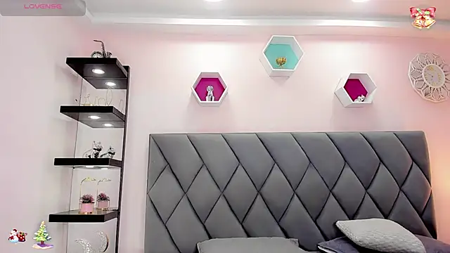 Amira Ember online show from December 14, 8:35 pm