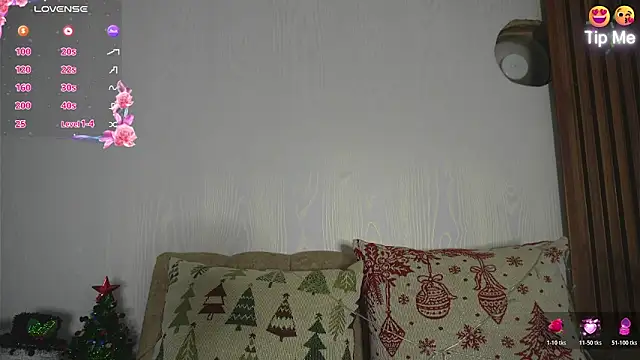 Snapshot of Roxybeautyy chatting on December 21, 9:55 pm Roxybeautyy online show from December 21, 9:55 pm