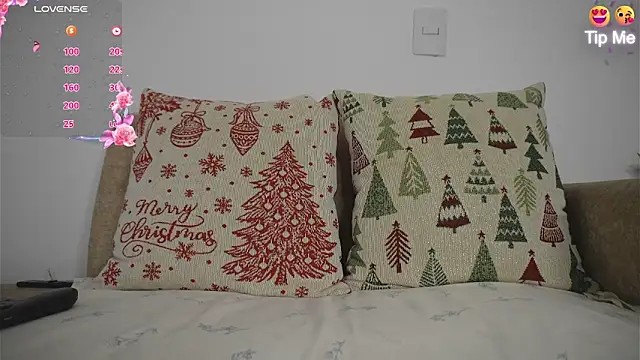 Snapshot of Roxybeautyy chatting on February 9, 9:35 am Roxybeautyy online show from February 9, 9:35 am