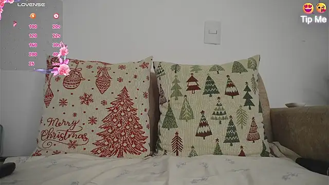 Snapshot of Roxybeautyy chatting on February 20, 9:21 am Roxybeautyy online show from February 20, 9:21 am