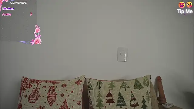 Snapshot of Roxybeautyy chatting on February 21, 9:43 am Roxybeautyy online show from February 21, 9:43 am