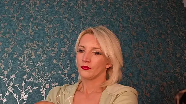 SereneXX online show from October 11, 6:01 am