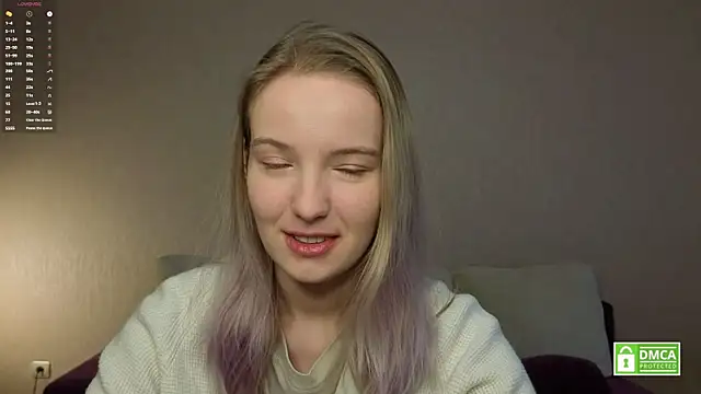 Snapshot of HongTomczak chatting on April 20, 7:44 am HongTomczak online show from April 20, 7:44 am
