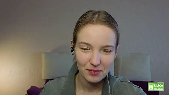 Snapshot of HongTomczak chatting on April 24, 7:44 am HongTomczak online show from April 24, 7:44 am