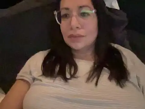 Snapshot of RosaFreya chatting on March 11, 9:26 am RosaFreya online show from March 11, 9:26 am