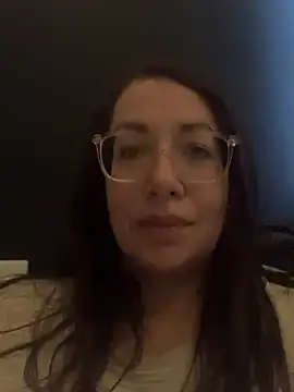 Snapshot of RosaFreya chatting on March 12, 9:37 am RosaFreya online show from March 12, 9:37 am
