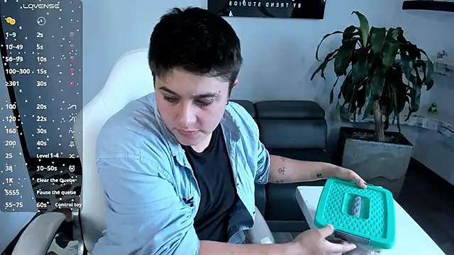 Snapshot of IanGilbert chatting on September 19, 8:09 pm IanGilbert online show from September 19, 8:09 pm