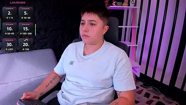 Snapshot of IanGilbert chatting on October 3, 8:50 pm IanGilbert online show from October 3, 8:50 pm