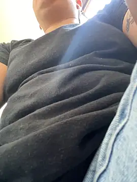 Snapshot of IanGilbert chatting on November 22, 2:49 pm IanGilbert online show from November 22, 2:49 pm