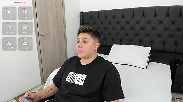 Snapshot of IanGilbert chatting on November 24, 7:57 pm IanGilbert online show from November 24, 7:57 pm