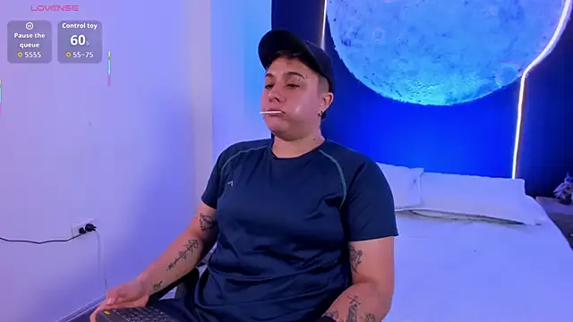 Snapshot of IanGilbert chatting on December 3, 8:40 pm IanGilbert online show from December 3, 8:40 pm