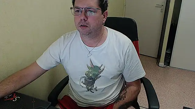 Snapshot of blueandwhite1 chatting on December 12, 3:59 pm blueandwhite1 online show from December 12, 3:59 pm