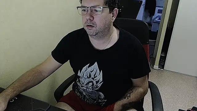 Snapshot of blueandwhite1 chatting on December 21, 7:56 am blueandwhite1 online show from December 21, 7:56 am