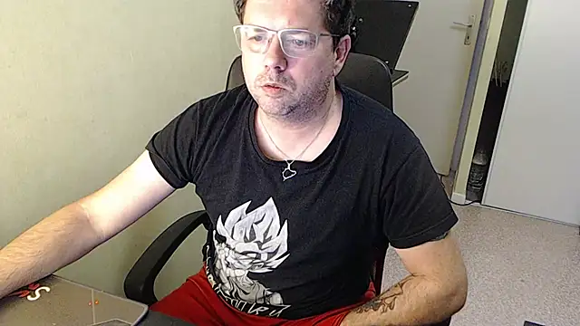 Snapshot of blueandwhite1 chatting on December 21, 3:31 pm blueandwhite1 online show from December 21, 3:31 pm