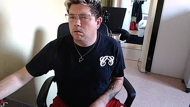 Snapshot of blueandwhite1 chatting on December 27, 3:26 pm blueandwhite1 online show from December 27, 3:26 pm