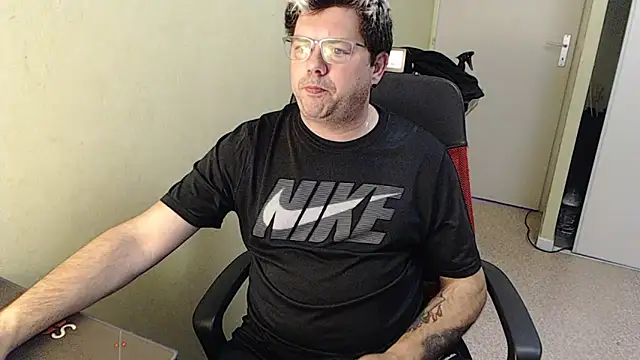 Snapshot of blueandwhite1 chatting on January 9, 3:34 pm blueandwhite1 online show from January 9, 3:34 pm