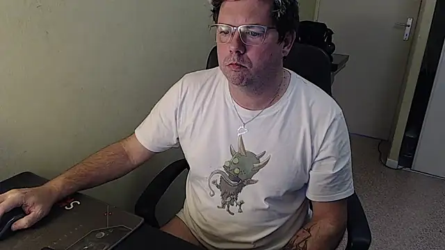 Snapshot of blueandwhite1 chatting on January 14, 3:15 pm blueandwhite1 online show from January 14, 3:15 pm