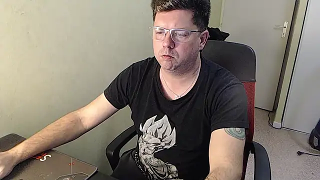 Snapshot of blueandwhite1 chatting on January 28, 9:19 pm blueandwhite1 online show from January 28, 9:19 pm