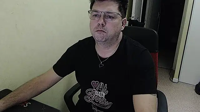 Snapshot of blueandwhite1 chatting on January 30, 6:21 pm blueandwhite1 online show from January 30, 6:21 pm