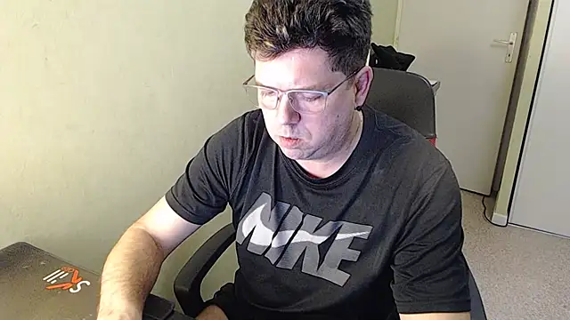 Snapshot of blueandwhite1 chatting on February 1, 4:22 pm blueandwhite1 online show from February 1, 4:22 pm