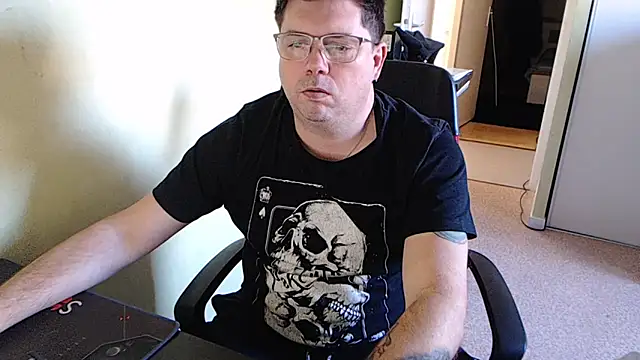 Snapshot of blueandwhite1 chatting on February 2, 4:00 pm blueandwhite1 online show from February 2, 4:00 pm