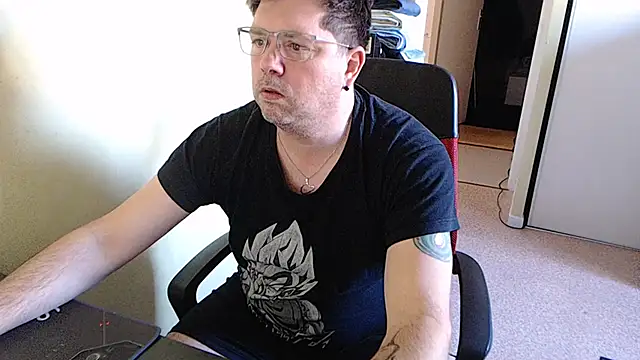 Snapshot of blueandwhite1 chatting on February 6, 3:31 pm blueandwhite1 online show from February 6, 3:31 pm