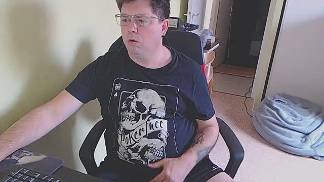 Snapshot of blueandwhite1 chatting on February 13, 3:46 pm blueandwhite1 online show from February 13, 3:46 pm