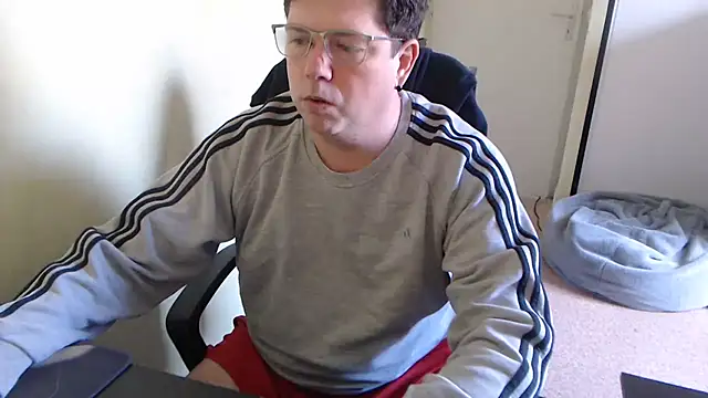 Snapshot of blueandwhite1 chatting on March 2, 10:03 am blueandwhite1 online show from March 2, 10:03 am