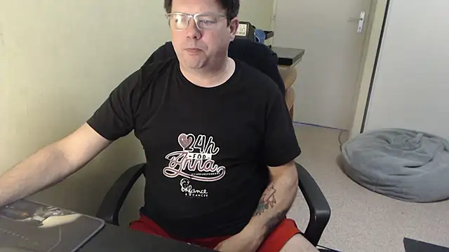 Snapshot of blueandwhite1 chatting on March 8, 8:44 am blueandwhite1 online show from March 8, 8:44 am