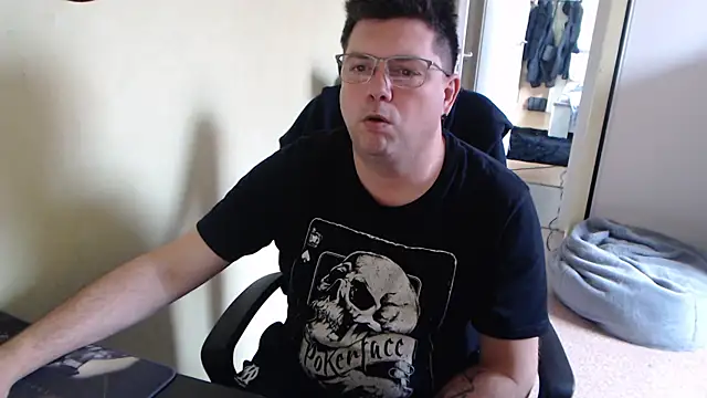 Snapshot of blueandwhite1 chatting on March 12, 11:20 am blueandwhite1 online show from March 12, 11:20 am