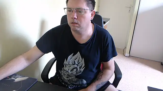 Snapshot of blueandwhite1 chatting on March 19, 8:55 am blueandwhite1 online show from March 19, 8:55 am