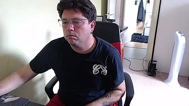 Snapshot of blueandwhite1 chatting on September 9, 2:49 pm blueandwhite1 online show from September 9, 2:49 pm