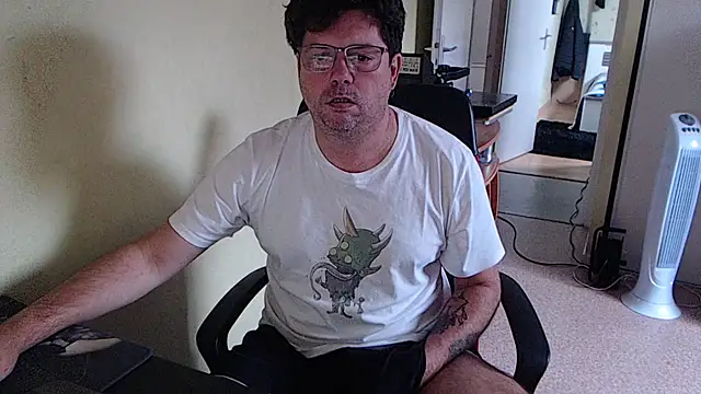 Snapshot of blueandwhite1 chatting on September 13, 7:30 am blueandwhite1 online show from September 13, 7:30 am