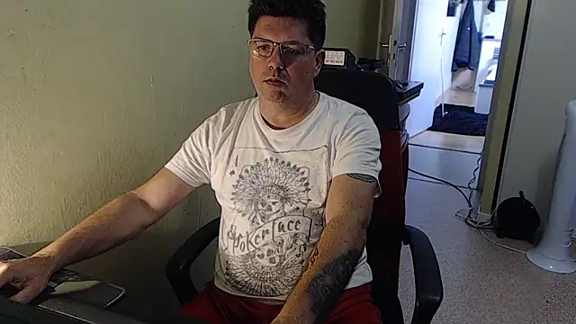 Snapshot of blueandwhite1 chatting on September 27, 7:57 am blueandwhite1 online show from September 27, 7:57 am