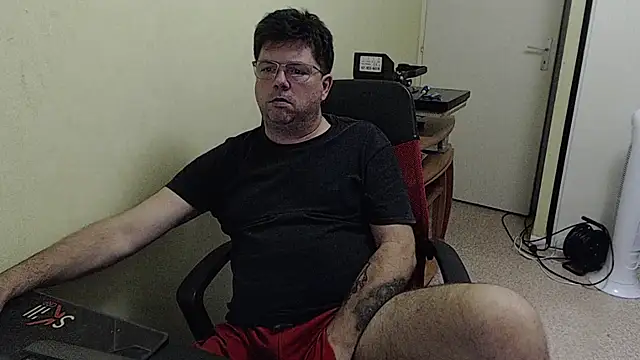 Snapshot of blueandwhite1 chatting on September 29, 5:51 pm blueandwhite1 online show from September 29, 5:51 pm