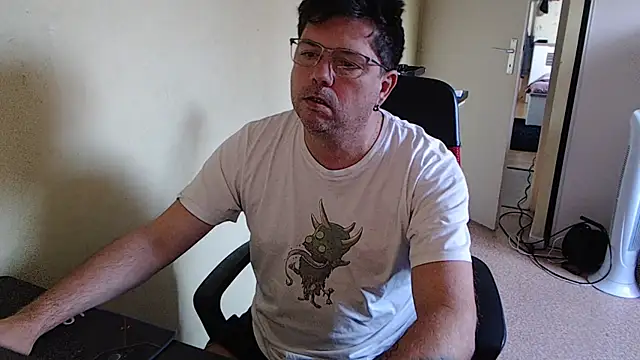 Snapshot of blueandwhite1 chatting on October 11, 7:07 am blueandwhite1 online show from October 11, 7:07 am