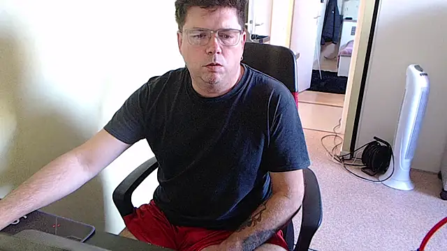 Snapshot of blueandwhite1 chatting on October 21, 2:29 pm blueandwhite1 online show from October 21, 2:29 pm