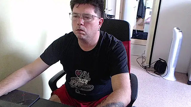 Snapshot of blueandwhite1 chatting on October 22, 3:01 pm blueandwhite1 online show from October 22, 3:01 pm